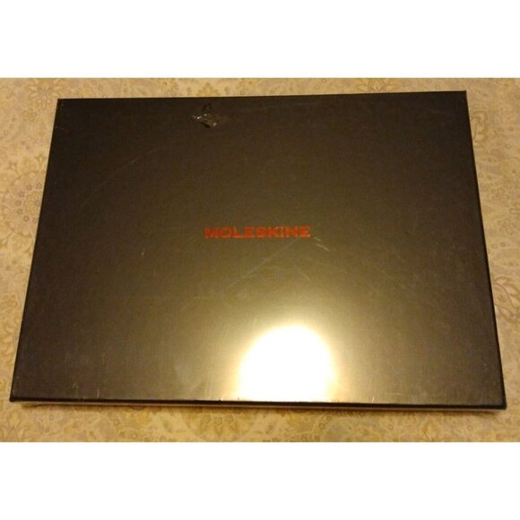 Moleskine Gift Box, Shine Collector's in Metallic Red - Planner, Pen, Envelope - Picture 8 of 8